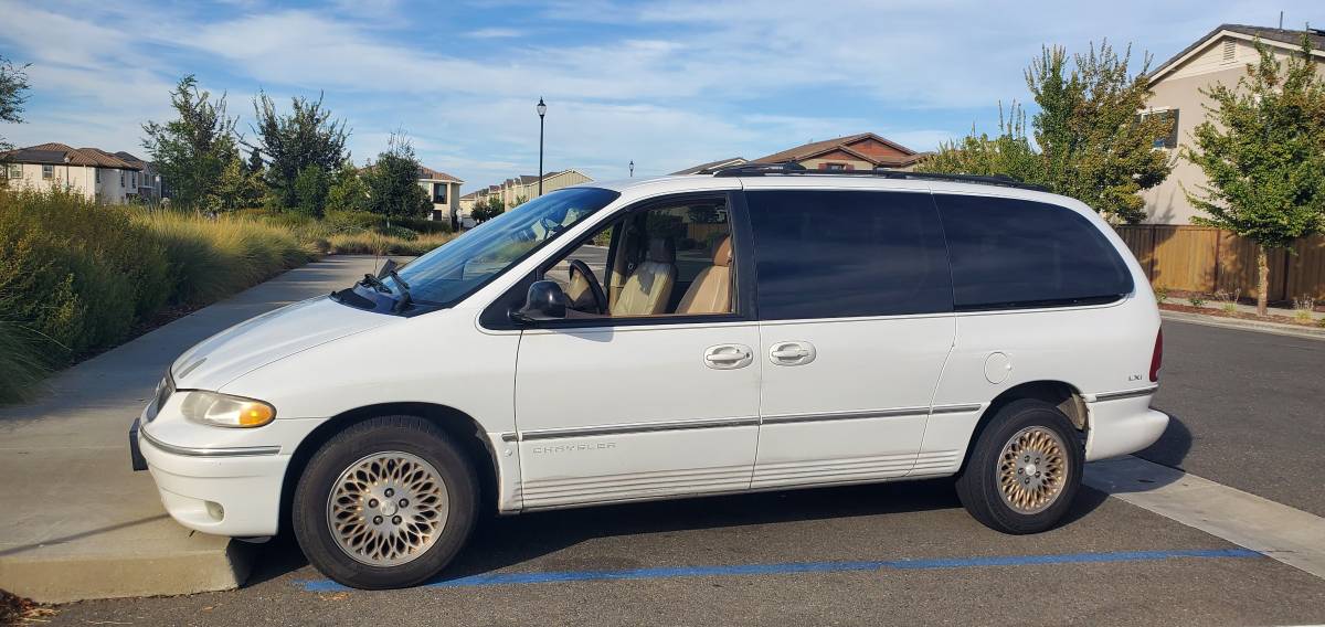 Chrysler-Town-country-1996