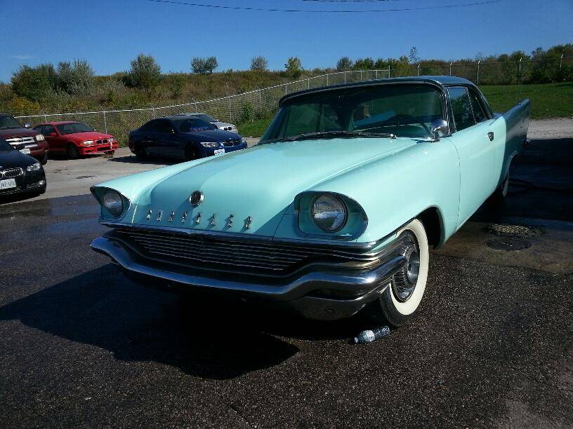 Chrysler-Windsor-sedan-1957-green