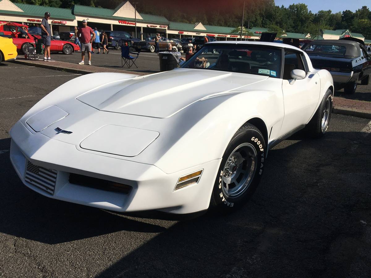 Corvette-1980-white