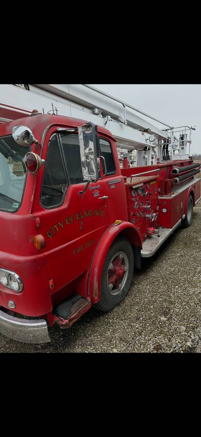 Crown-international-harvester-1960-red