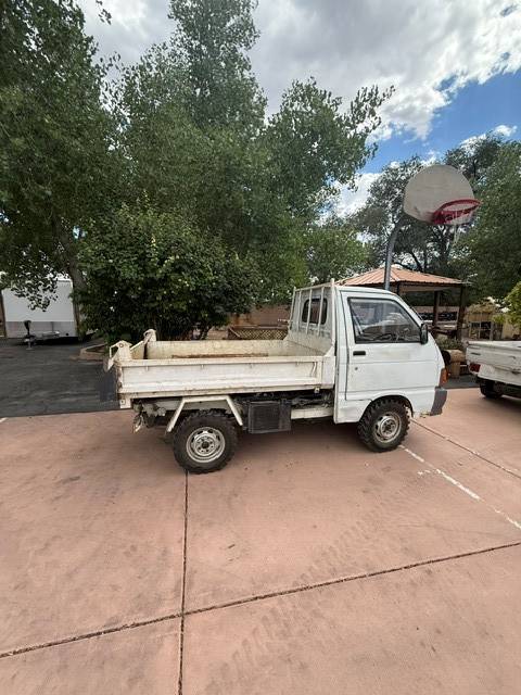 Daihatsu-hijet-1990-white