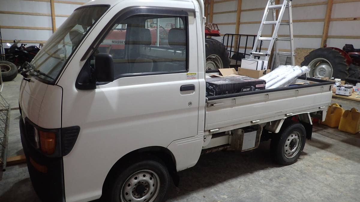 Daihatsu-hijet-1996-White