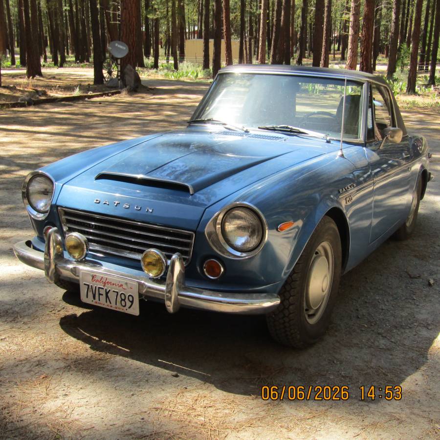 Datsun-1600-roadster-1969-blue