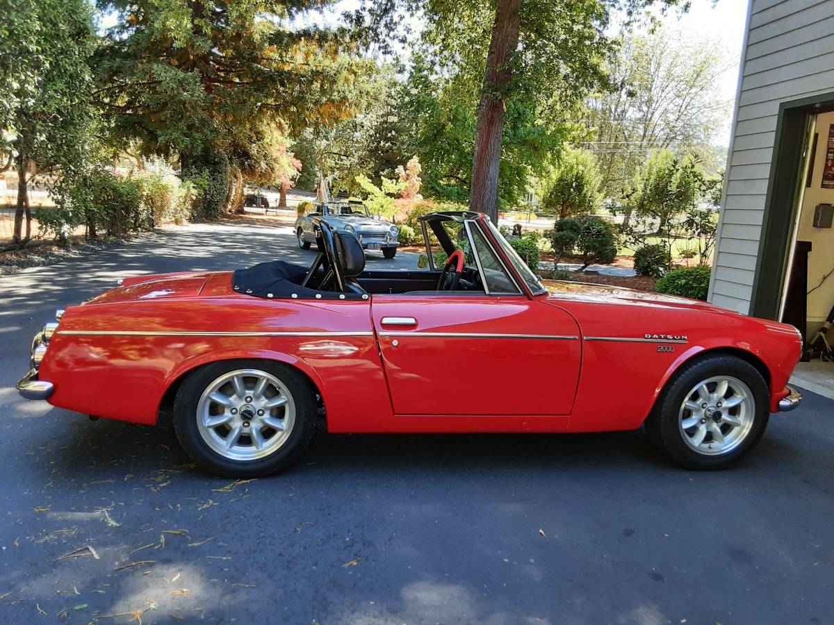 Datsun-2000-fairlady-1968-red