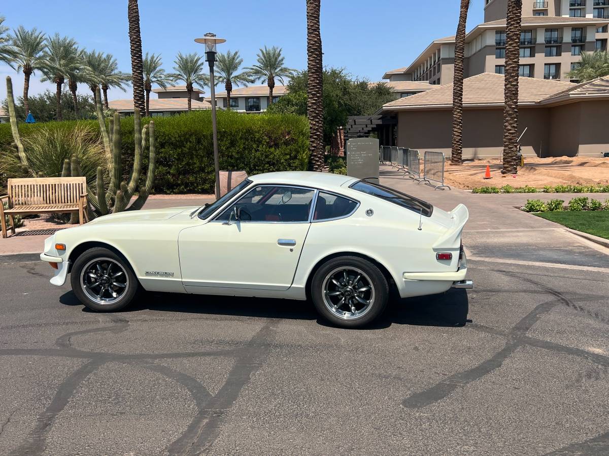 Datsun-240z-1972-white