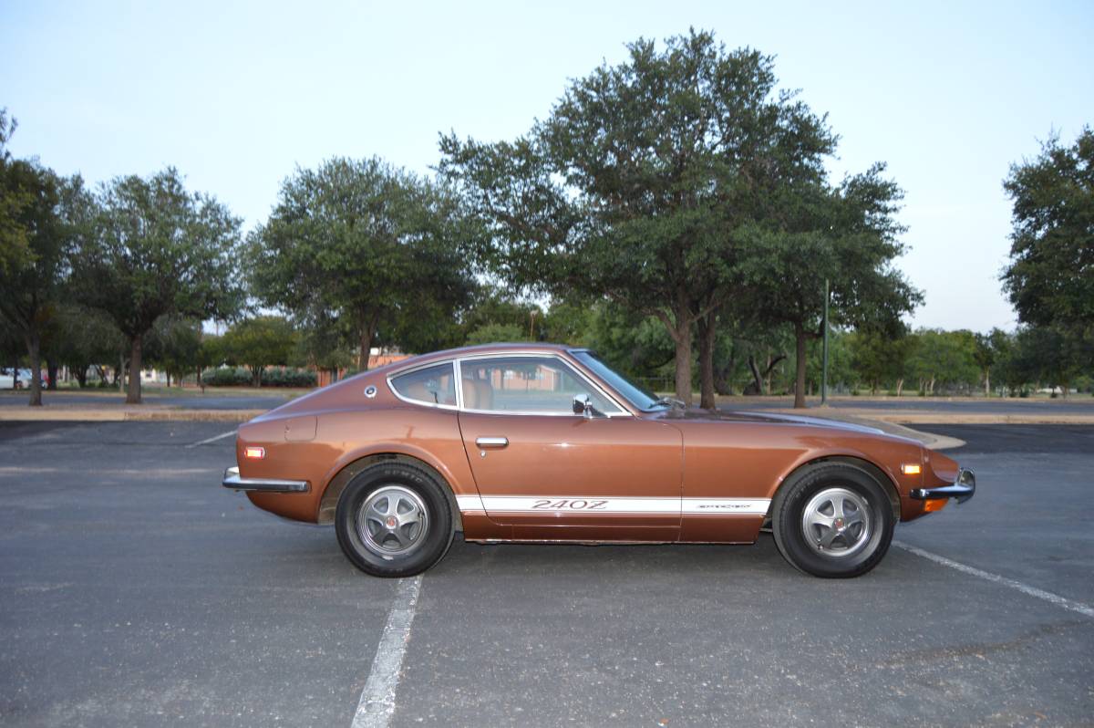 Datsun-240z-1973-brown Datsun-240z-1973-brown