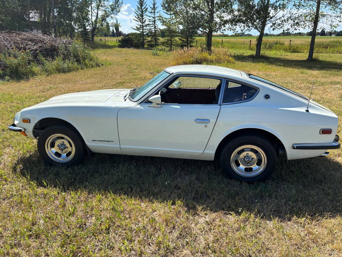 Datsun-240z-1973-white