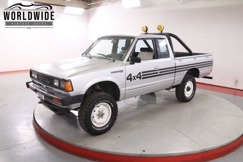 Datsun-720-1980-Silver-Black