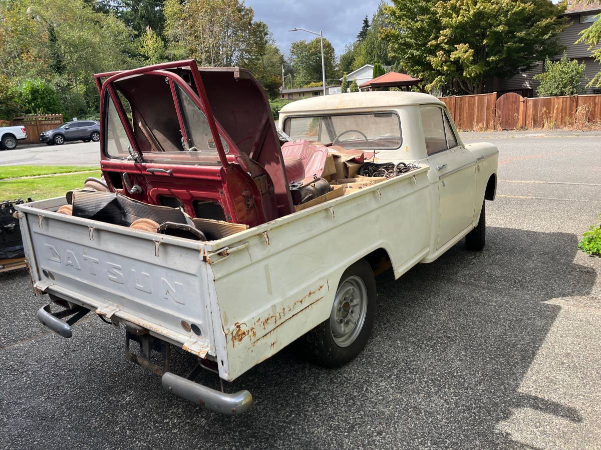 Datsun-E320-pickup-1965-White