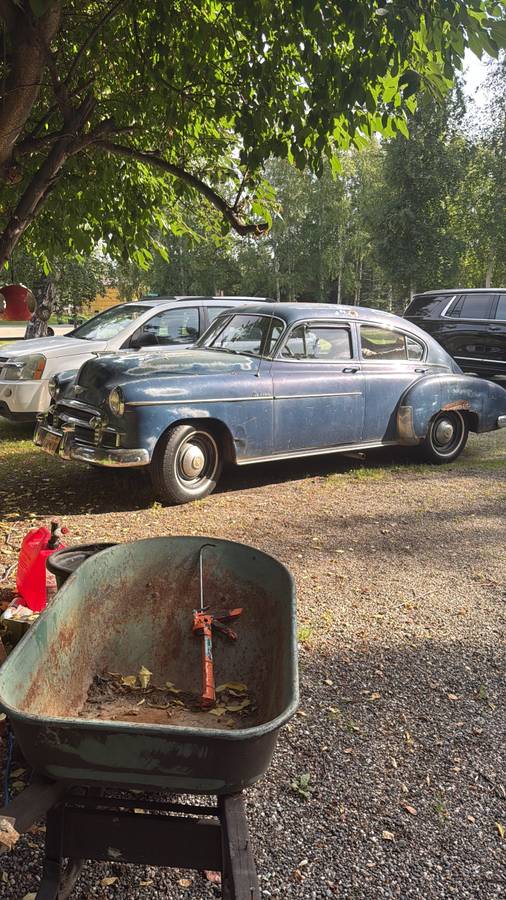 Deluxe-sedan-1950-blue