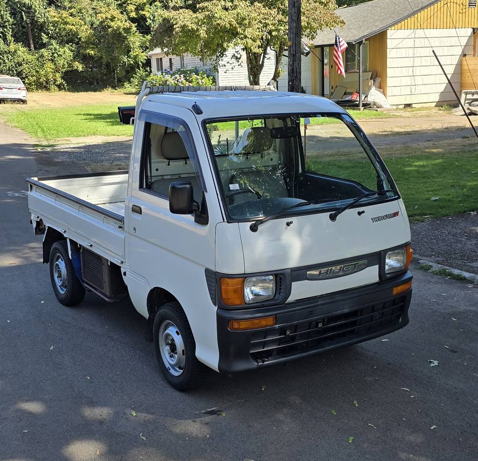 Diahatsu-1996-White