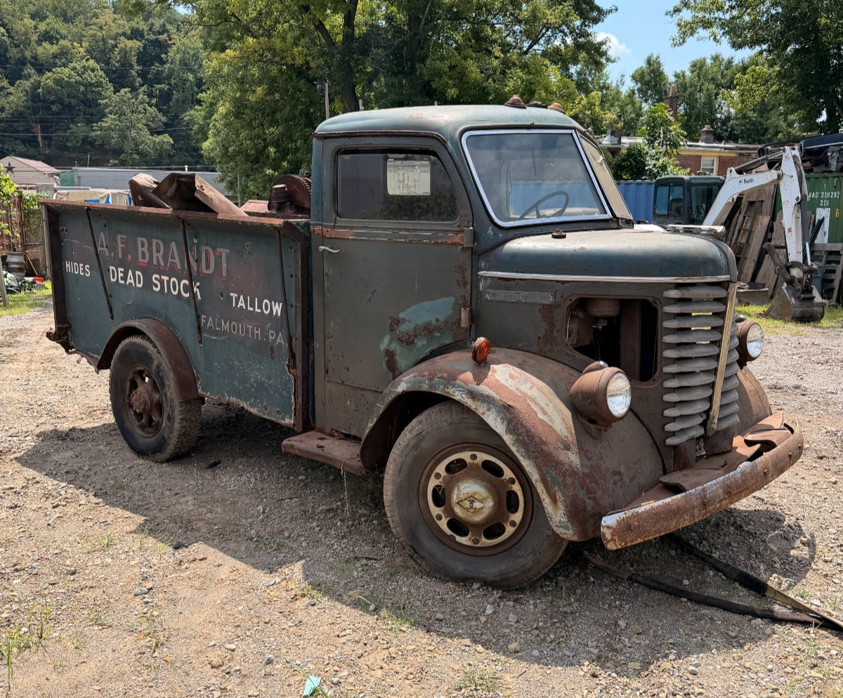 Diamond-T-306-COE-CAB-OVER-SNUB-NOSE-1941-Cab-Chassis-Brown