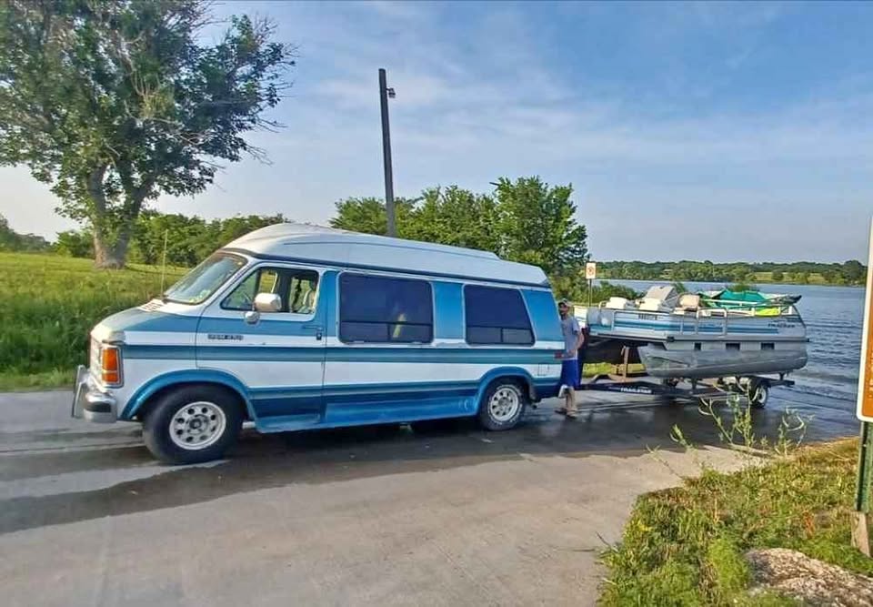 Dodge-B-250-camper-van-1992