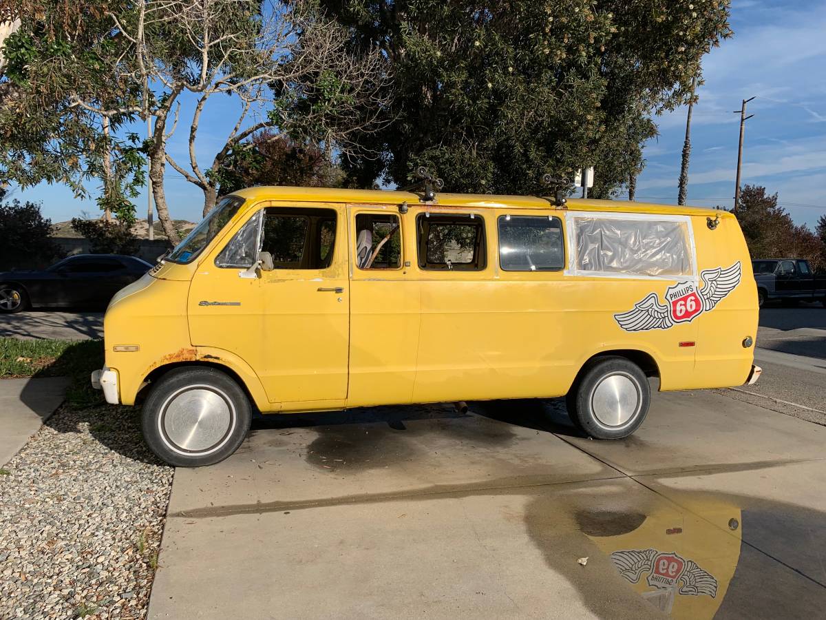 Dodge-B100-1973-yellow