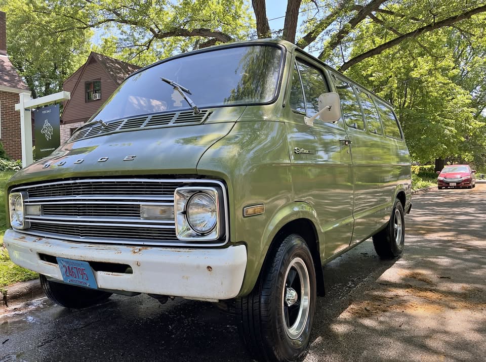 Dodge-B100-sportsman-shorty-1977