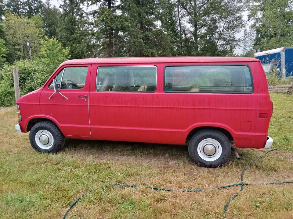 Dodge-B150-1985