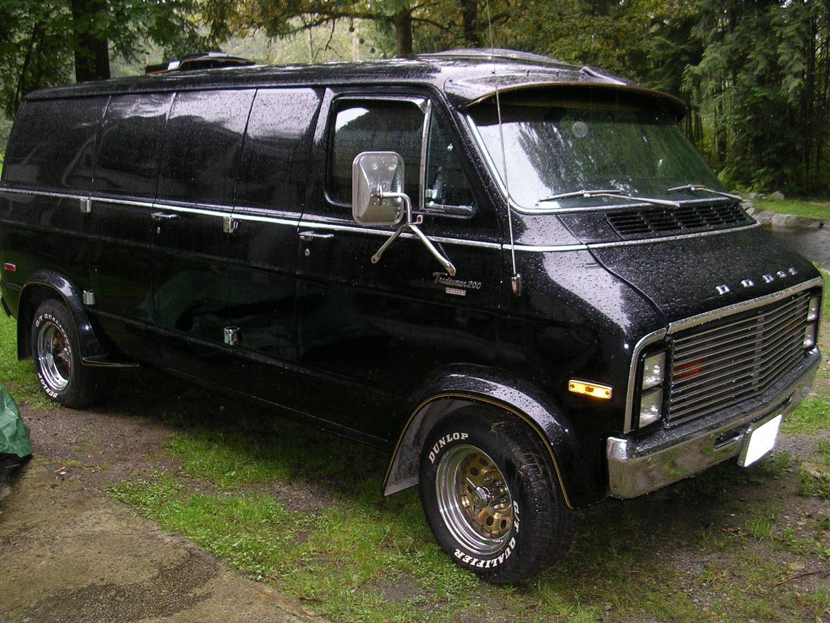 Dodge-B200-tradesman-custom-van-1976