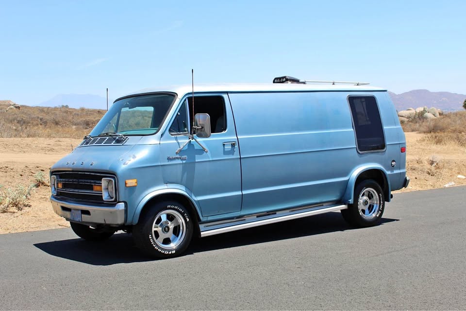 Dodge-B200-van-1978
