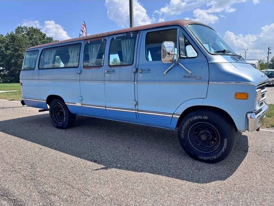Dodge-B200-van-1978