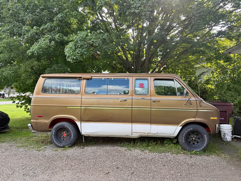 Dodge-B250-1975