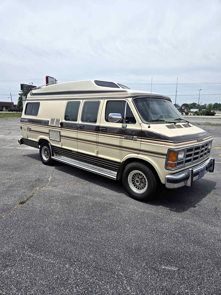 Dodge-B250-1987