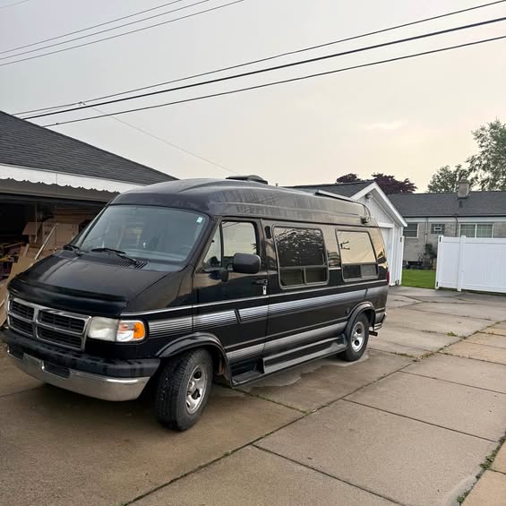 Dodge-B250-1996