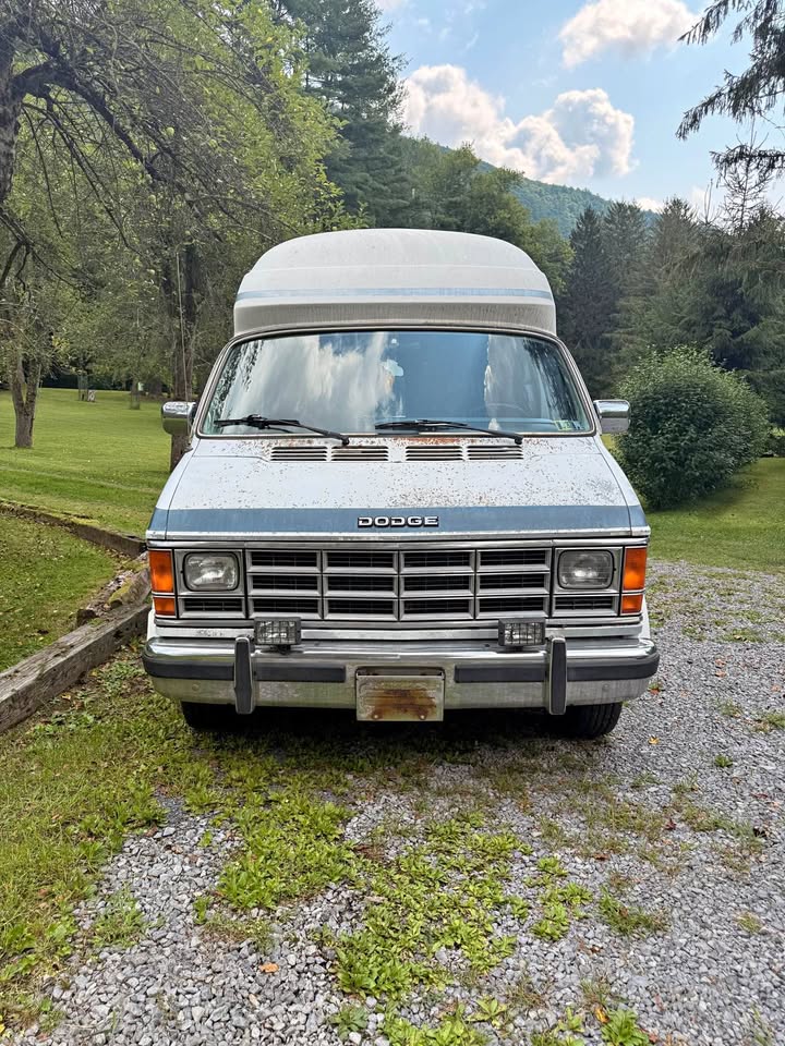 Dodge-B350-1989
