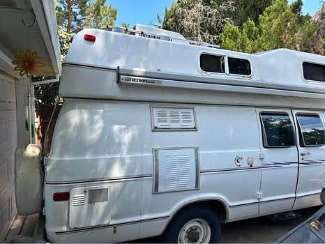 Dodge-B350-1989