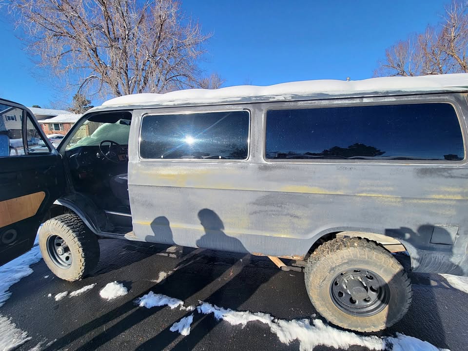 Dodge-B350-pathfinder-4x4-van-1983