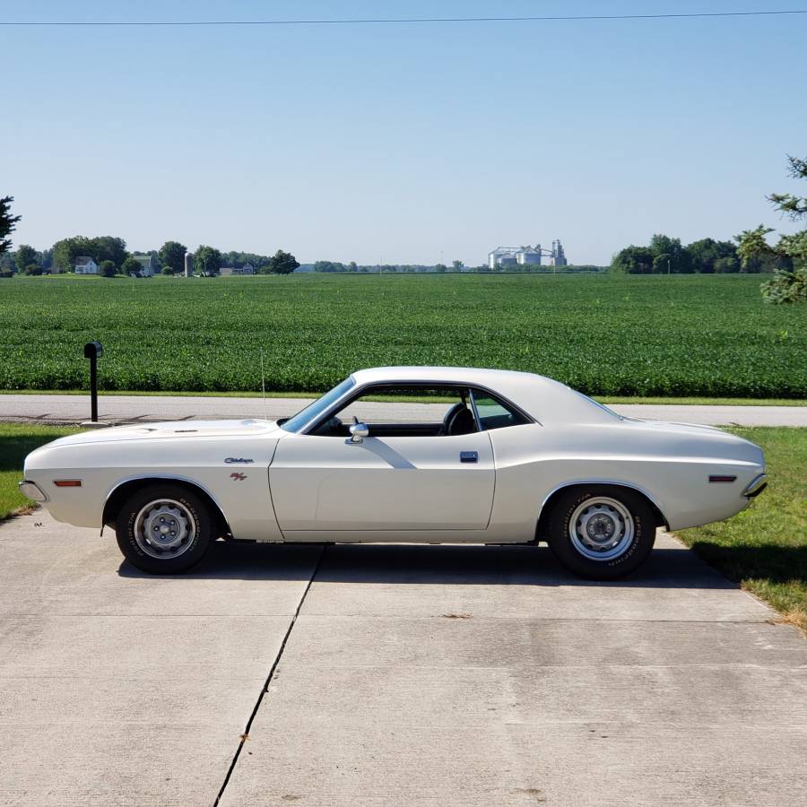 Dodge-Challenger-1970-White