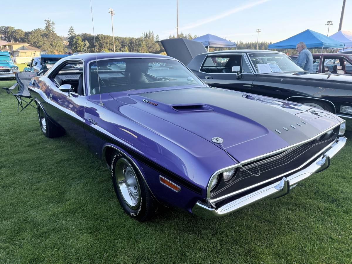 Dodge-Challenger-1970-purple