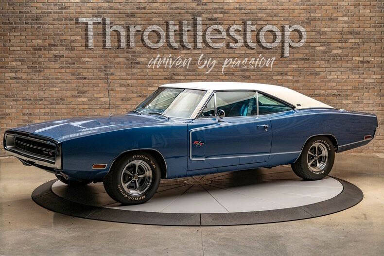 Dodge-Charger-1970-Dark-Blue-Poly-W-Dual-White-Stripes-Blue-Leather