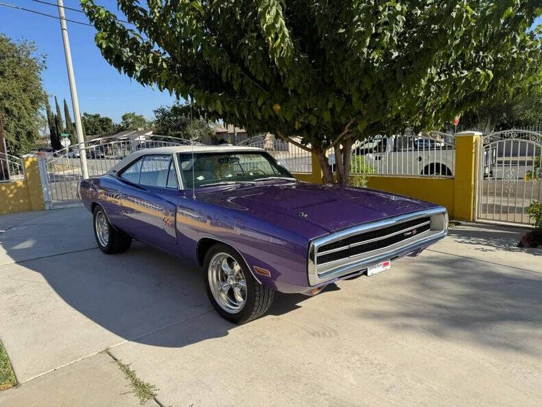 Dodge-Charger-1970-purple