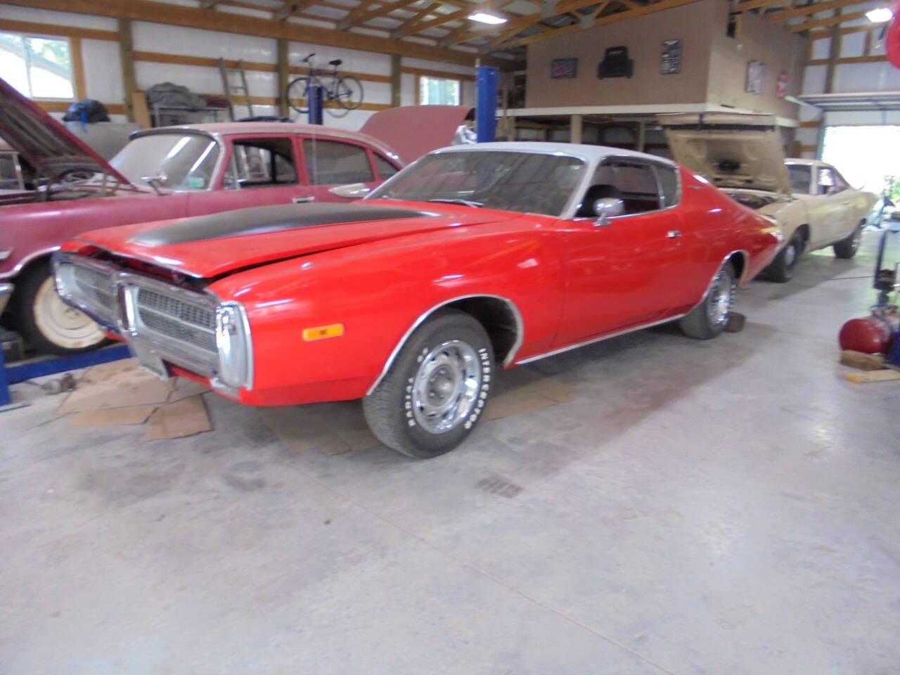 Dodge-Charger-1972-Viper-Red-Black-Vinyl