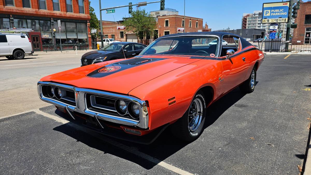 Dodge-Charger-superbee-1971-orange