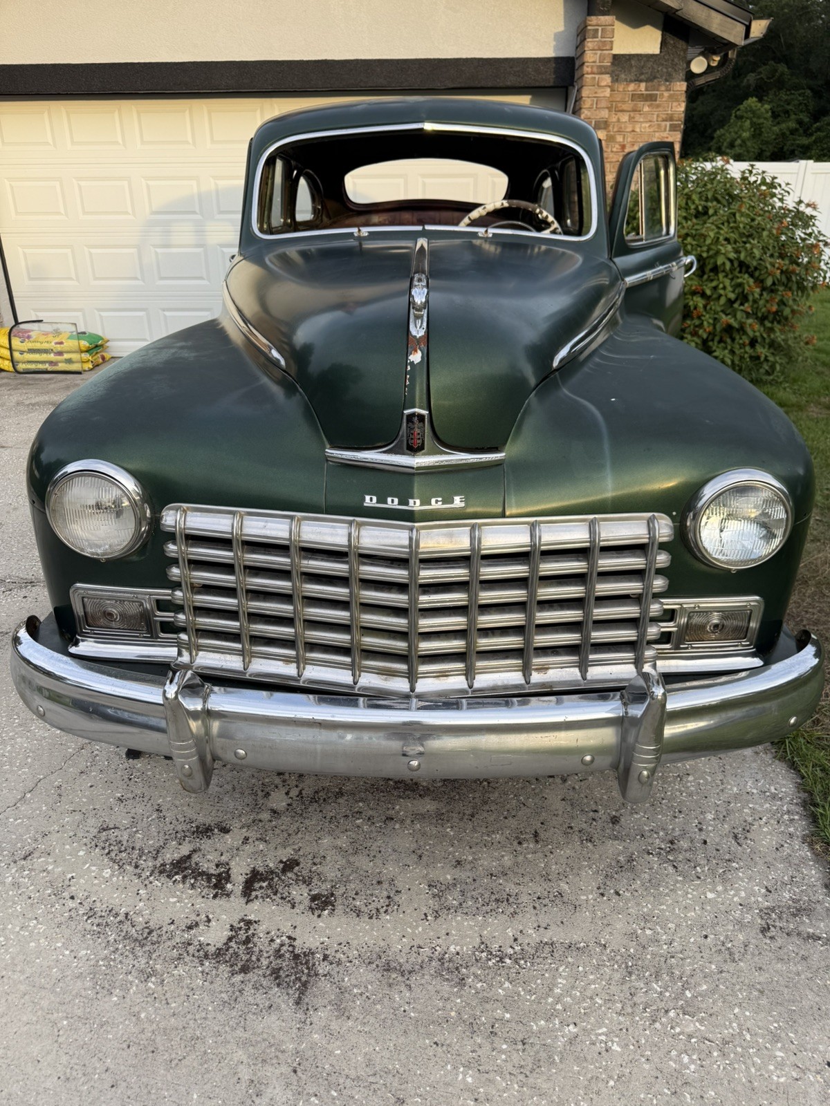 Dodge-Custom-1948-Sedan
