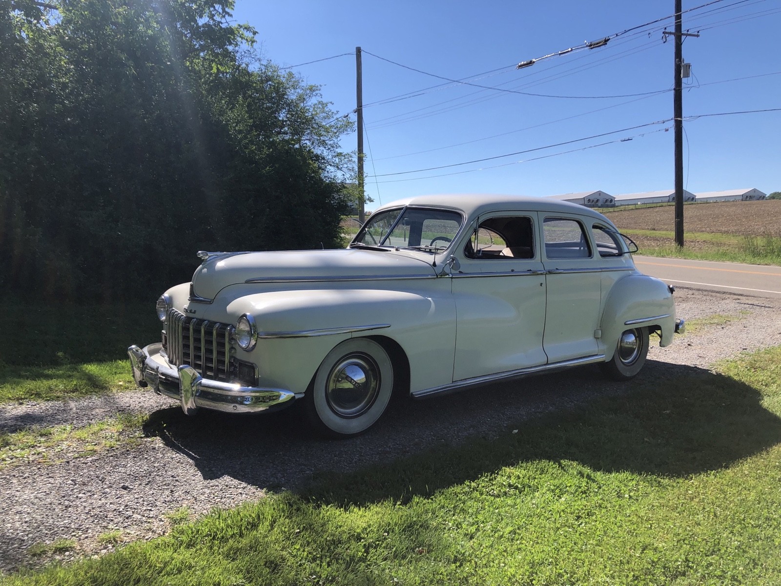 Dodge-Custom-1948-Sedan