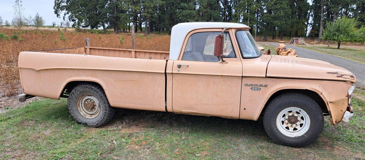 Dodge-D-200-1967-brown