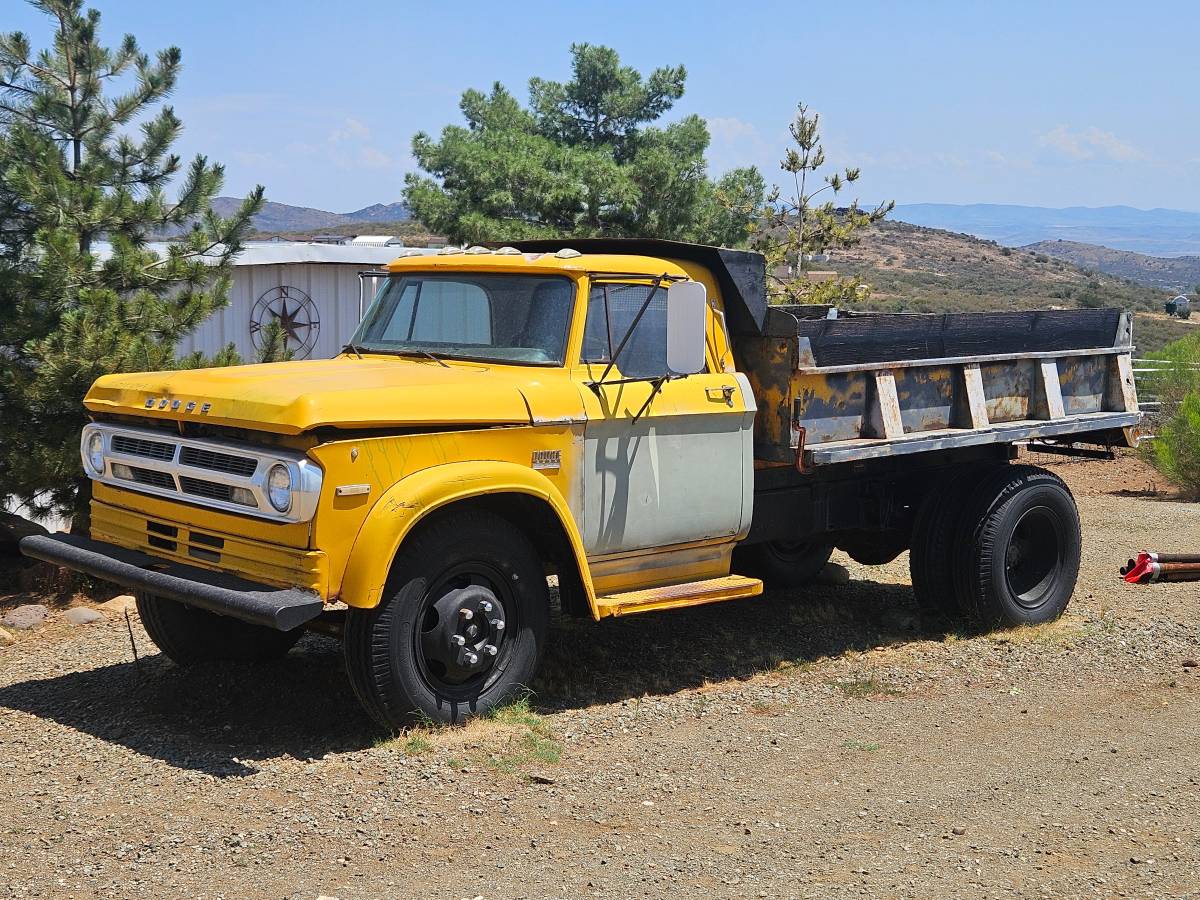 Dodge-D-500-1970-yellow
