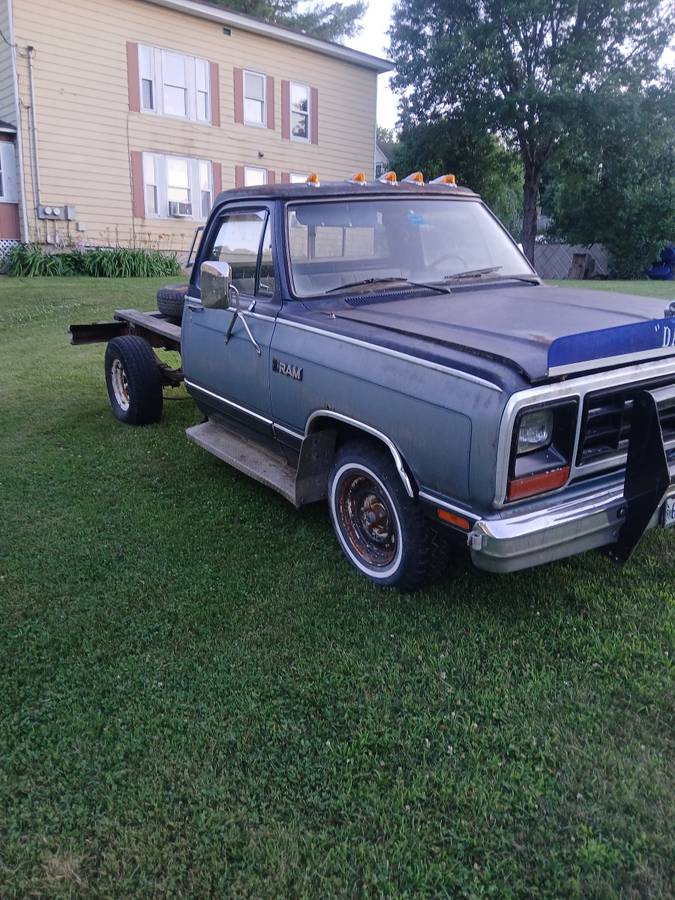 Dodge-D150-1985-Blue