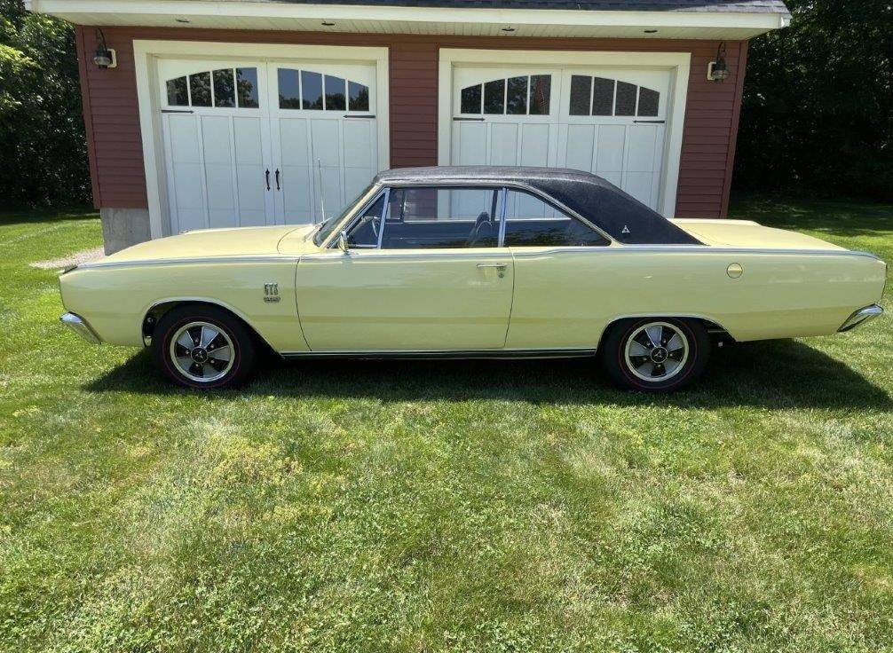 Dodge-Dart-1967-yellow Dodge-Dart-1967-yellow