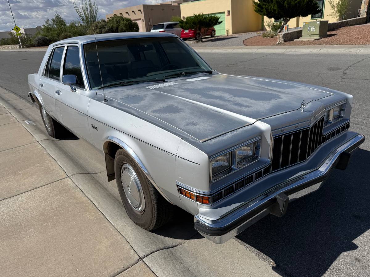 Dodge-Diplomat-1987-silver