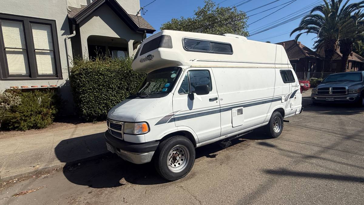 Dodge-Horizon-camper-van-1996-white