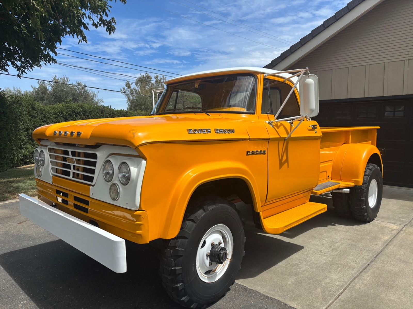 Dodge-Power-Wagon-1964