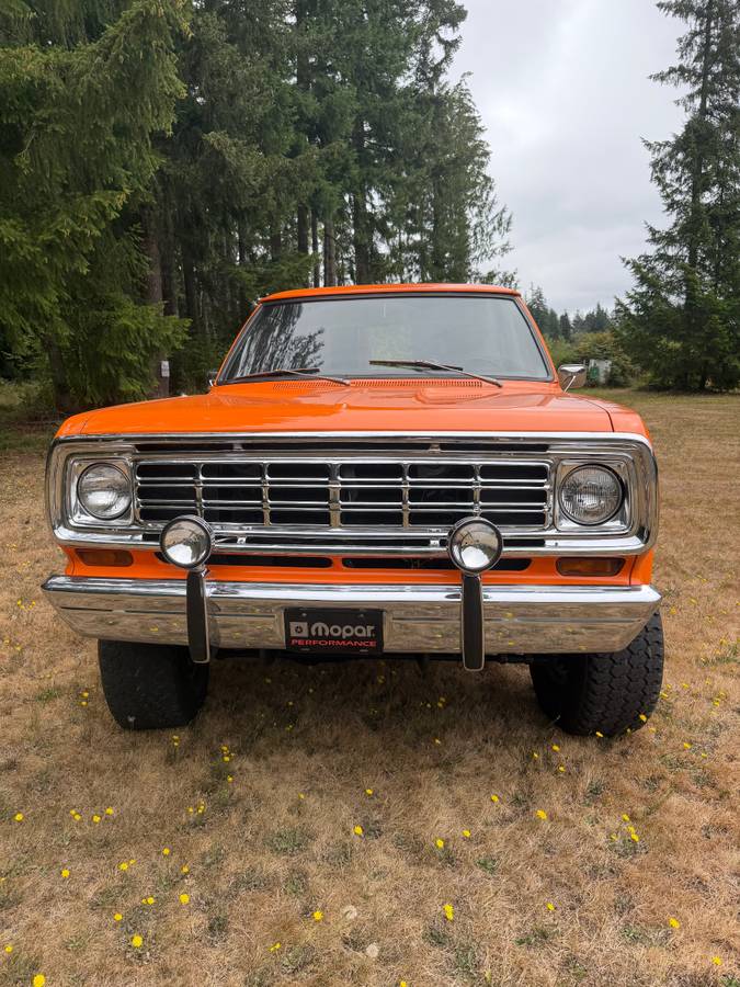 Dodge-Power-wagon-1973-orange