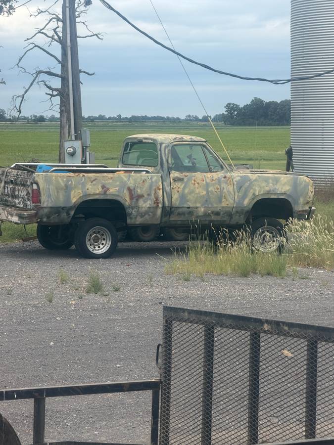 Dodge-Power-wagon-1978-custom
