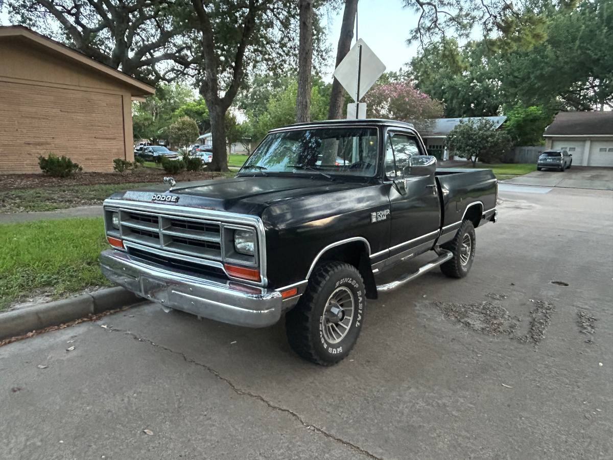 Dodge-Power-wagon-1988-black