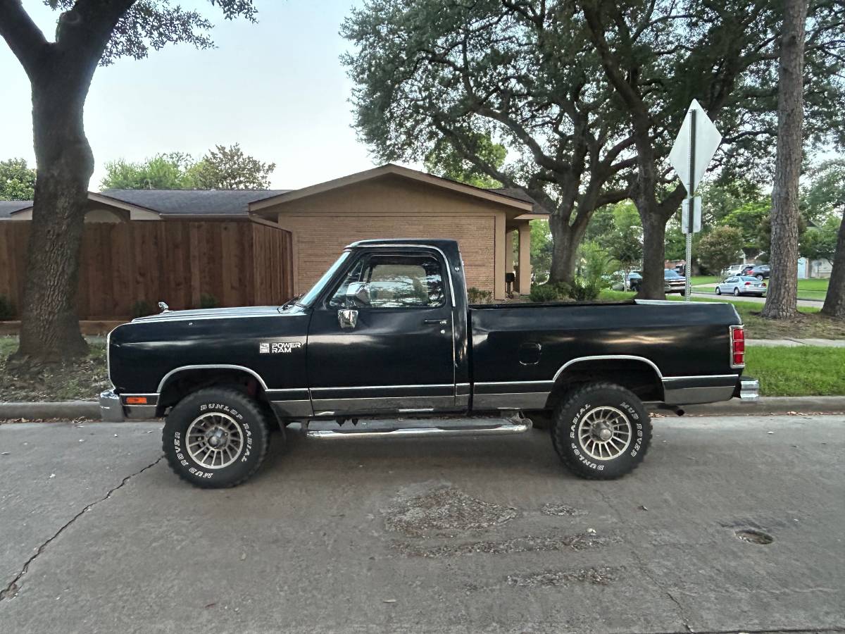 Dodge-Power-wagon-1988-black