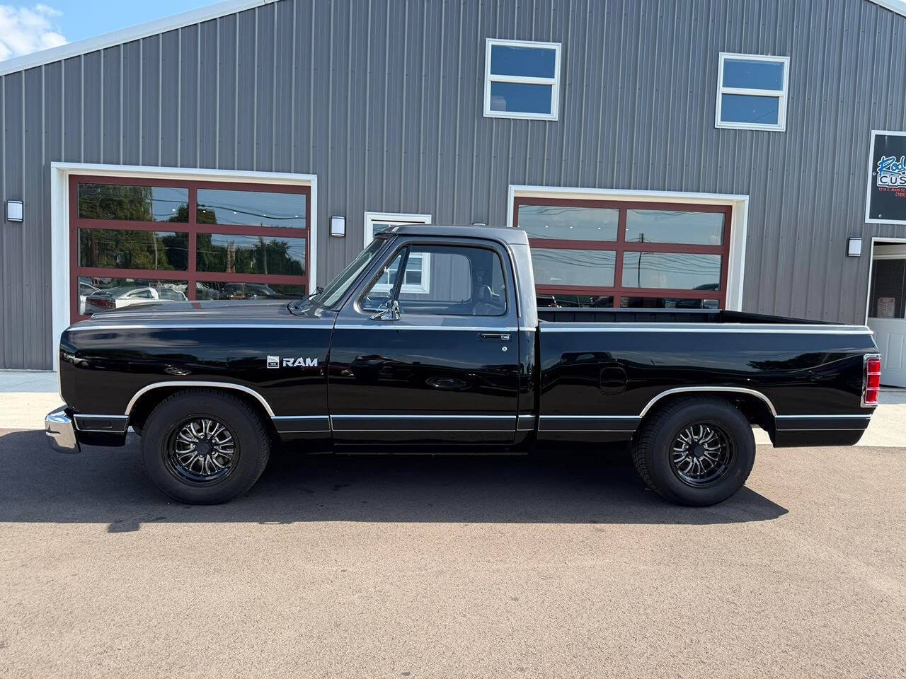 Dodge-Ram-150-1985-Black