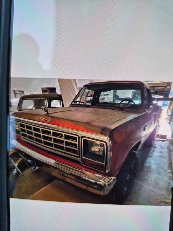Dodge-Ram-1500-1983-red